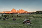 Seiser Alm, Dolomiten, Südtirol, Italien, Sonnenuntergang auf der Seiser Alm