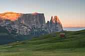 Seiser Alm, Dolomiten, Südtirol, Italien, Sonnenaufgang auf der Seiser Alm