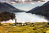 Glenfinnan-Denkmal in Loch Shiel, Schottland, Großbritannien