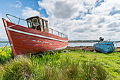 Hölzerne Fischerboote in Roundstone, Co, Galway, Connacht-Provinz, Irland