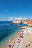 Ein Strand in Dubrovnik (Dubrovnik, Gespanschaft Dubrovnik-Neretva, Region Dalmatien, Kroatien, Europa)