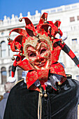 Bunte Maske und Kostüm von Karneval von Venedig berühmten Festival weltweit Venetien Italien Europa