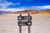 Zeichen für Lagunas Miscanti und Miniques in der Atacama-Wüste, Chile