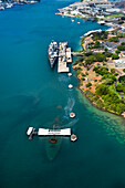 Erhöhte Ansicht Der U.S.S. Arizona-Denkmal bei Pearl Harbor in Honolulu