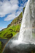 Seljalandfoss Wasserfall mit Regenbogen in Island