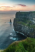 Cliffs of Moher bei Sonnenuntergang, Liscannor, County Clare, Provinz Munster, Irland, Europa