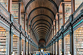 Lange Interieur, alte Bibliothek, Trinity College, Dublin, Irland, Europa