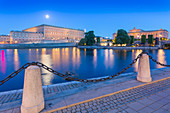 Der königliche Palast in der Abenddämmerung, Gamla Stan, Stockholm, Schweden, Skandinavien, Europa