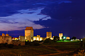 City wall of the old town of Visby at night, Schweden