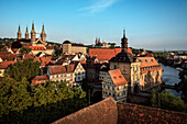UNESCO Welterbe Bamberger Altstadt, Blick auf Altstadt von Bamberg mit Dom, Neue Residenz und Neuem Rathaus, Franken, Bayern, Deutschland