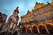 UNESCO Welterbe Bremer Rathaus und Roland Statue bei Nacht, Hansestadt Bremen, Deutschland