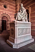 UNESCO Welterbe Dom zu Speyer, Vorhalle mit Statue, Kaiser und Mariendom, Speyer, Rheinland-Pfalz, Deutschland