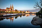 UNESCO World Heritage Old Town of Regensburg, view across the Danube River towards the Regensburg cathedral, cathedral of St Peter, Regensburg, Bavaria, Germany