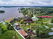 Luftaufnahme der Stadt mit Kirchen, Goritsa, Russland, Europa
