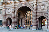 People in front of archway at Riksdagshuset, Stockholm, Sweden