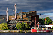Wasamuseum, Leuchturmschiff im Vordergrund , Stockholm, Schweden
