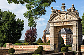 entrance gate, the chateau de sorel, sorel-moussel (28), france