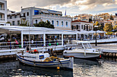 Voulismeni Lake, pedestrianised lakeside lined with fishing boats, cafes and restaurants, Agios Nikolaos, Lasithi, Crete, Greek Islands, Greece, Europe