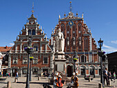 House of Blackheads with masked musicians playing in the square, UNESCO World Heritage Site, Riga, Latvia, Baltic States, Europe