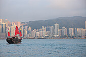 Chinese Junk, Victoria Harbour, Hong Kong Island, Hong Kong, China, Asia