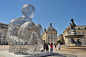 'France, South-Western France, Bordeaux, sculpture by Jaume Piensa and fountain of the ''Three Graces'' on the Place de la Bourse'