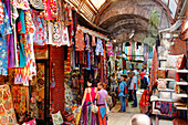 Turkey, Istanbul, Fatih district, Beyazit quarter, chop near the Grand Bazar