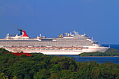 Honduras, Islas de la Bahia, Roatan Island. Cruise ship. Carnival Dream