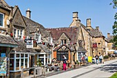 England, Worcestershire, Cotswolds, Broadway, Shops
