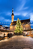 Christmas market in the Town Hall Square (Raekoja Plats) and Town Hall, Old Town, UNESCO World Heritage Site, Tallinn, Estonia, Europe