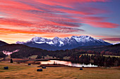 Blick über den Geroldsee zum Karwendel, Werdenfelser Land, Bayern, Deutschland