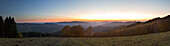 Panorama-Blick über die bewaldeten Höhenzüge, bei Wildewiese, Rothaargebirge, Sauerland, Nordrhein-Westfalen, Deutschland