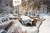 Gefrorener Wasserfall im Eistobel bei Isny, Allgäu, Deutschland