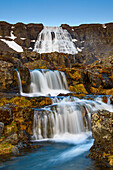 Der beeindruckende Dynjandi Wasserfall in den Westfjorden auf Island