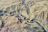 Eine tief eingegrabene Schlucht im Hochland von Afghanistan