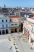 Blick von oben auf die Plaza Vieja, Habana Vieja, Altstadt, Zentrum, Familienreise nach Kuba, Auszeit, Elternzeit, Urlaub, Abenteuer, MR, Havanna, Republik Kuba, karibische Insel, Karibik