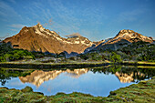 Southern Alps reflecting in mountain lake, Key Summit, Fiordland National Park, UNESCO Welterbe Te Wahipounamu, South Land, South island, New Zealand