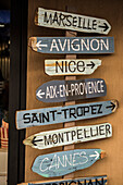 Schilder mit Ortsnahmen, Sanary-sur-Mer, Provence-Alpes-Côte d'Azur, Südfrankreich, Frankreich