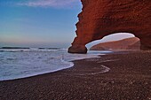 Steilküste mit bizarren Felsformationen, Legzira bei Sidi Ifni, Tiznit, Marokko