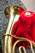Tuba, Blechblasinstrument, Musikkapelle, Fronleichnam, Prozession, Blumenteppich, Sipplingen, Überlinger See, Bodensee, Baden-Württemberg, Deutschland, Europa