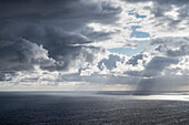 Blick vom O´Briens Turm auf den Atlantischen Ozean, Klippen von Moher, Grafschaft Clare, Wild Atlantic Way, Irland, Europa