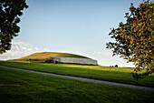 burial mound of Newgrange, pre-historic cult place Brú na Bóinne, County Meath, Boyne valley, Ireland, Europe, UNESCO World Heritage Site