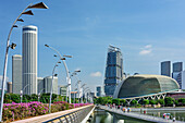 Esplanade mit Hochhäusern, Marina Bay, Singapur