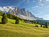 Geisler Gruppe von der Gampenalm, Südtirol, Italien