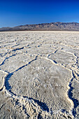 Salzablagerung in Salzpfanne Badwater Basin, Death Valley Nationalpark, Kalifornien, USA