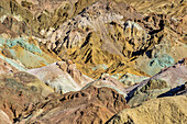 Bunte Erosionslandschaft an der Artist's Palette, Death Valley Nationalpark, Kalifornien, USA