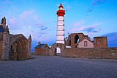 Saint Mathieu lighthouse, Ruins of a benedictine abbey, Pointe de Sant-Mathieu, Finisterre, Bretagne, Brittany, France Europe.