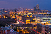 Stadtansicht vom Montjuic, Dämmerung, Columbus Statue, Barcelona; Katalonien; Spanien