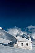 Mountain hut in Campo Imperatore with there Gran Sasso in Bachground, Campo Imperatore, L'Aquila province, Abruzzo, Italy, Europe