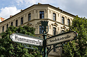 Street sign on the corner of Husemann Straße