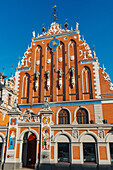 House of Blackheads (a Guildhall) reconstructed in 1999 as a symbol of national resurgence, UNESCO World Heritage Site, Riga, Latvia, Europe